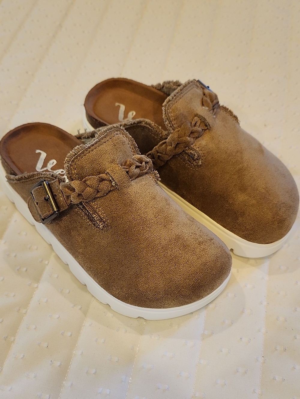Very G Women's Slip On Soft Clogs Sz 7 NWB